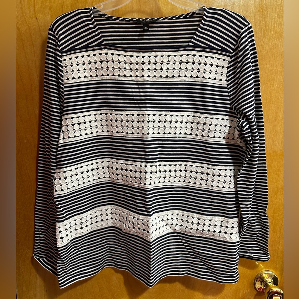 Long sleeve, square neck, embroidered top